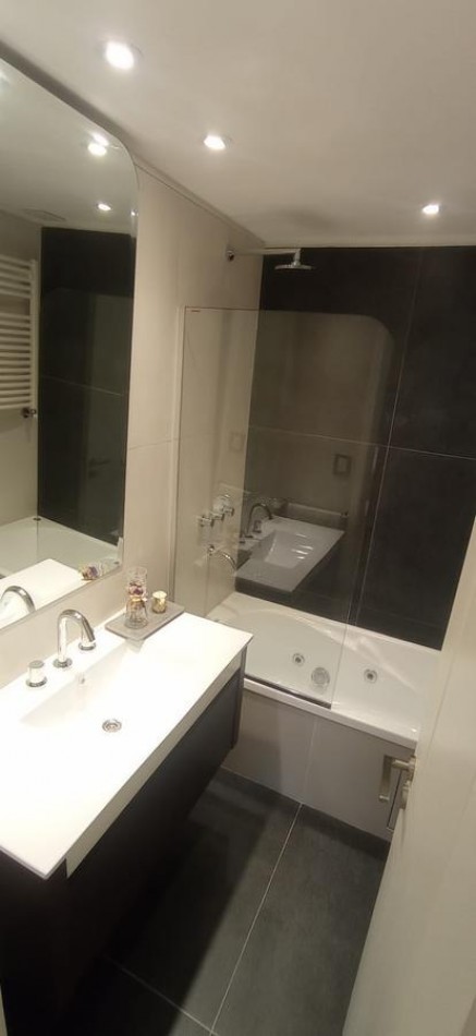 Venta Departamento Tres Dormitorios Av Libertad 300 Vista Al Rio Con Cochera Estrenar