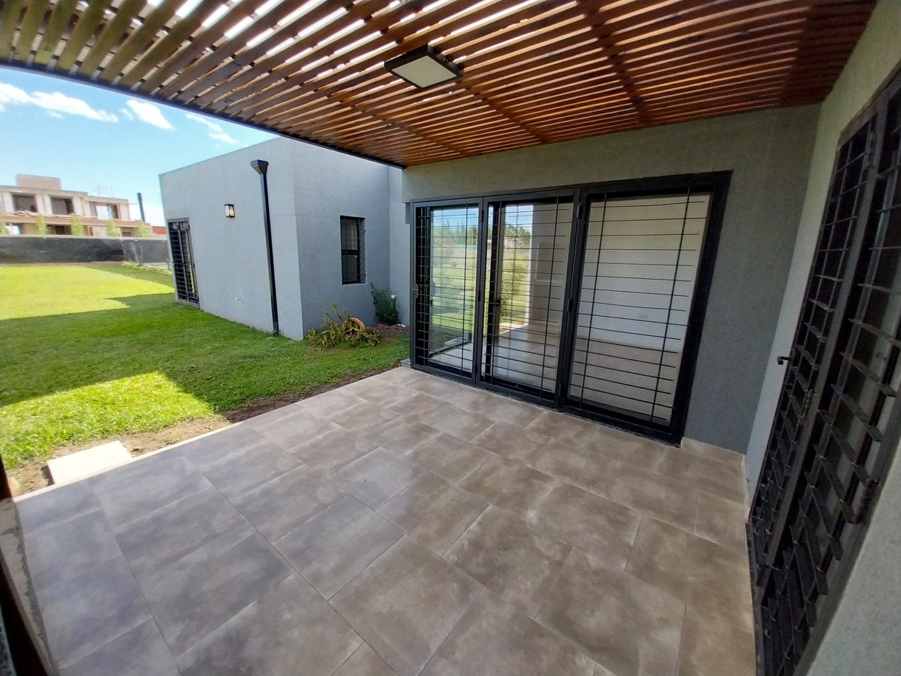 ALQUILER PERMANENTE CASA TRES DORMITORIOS CON PILETA DON MATEO ETAPA 1