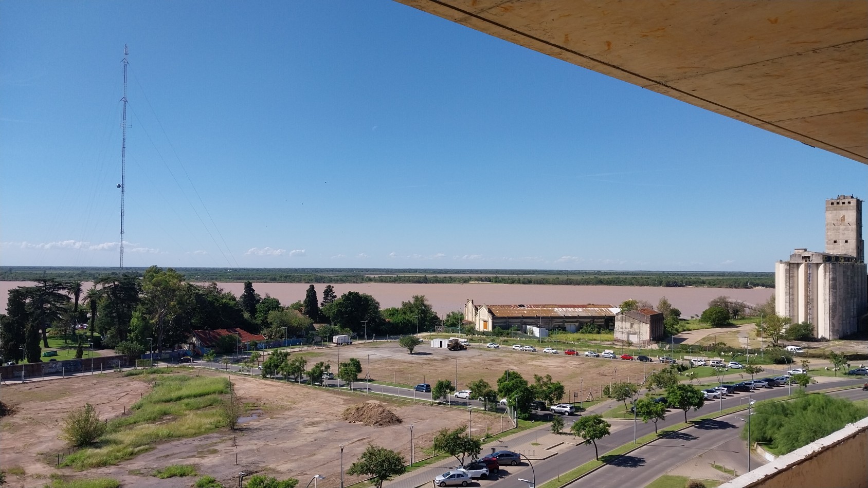 VENTA DEPARTAMENTO DOS DORMITORIOS AL FRENTE PUERTO NORTE CARBALLO Y RAWSON