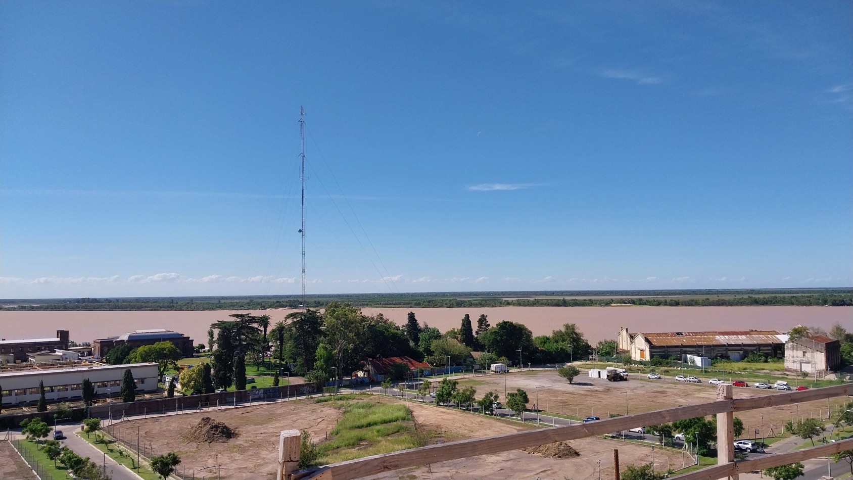 VENTA DEPARTAMENTO DOS DORMITORIOS AL FRENTE PUERTO NORTE CARBALLO Y RAWSON