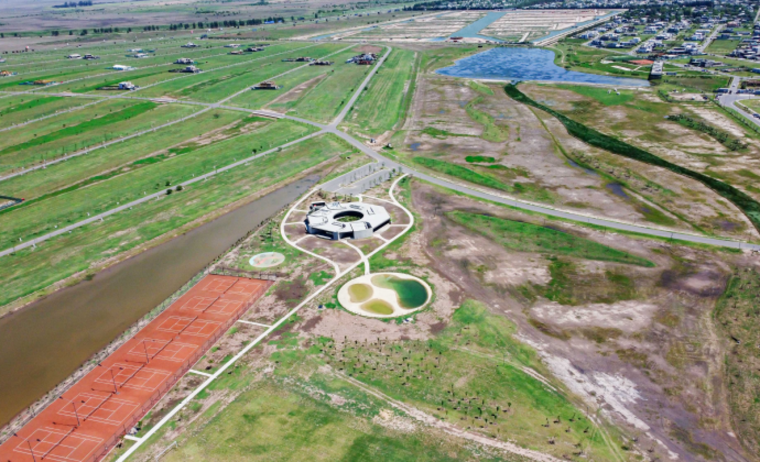 VENTA TERRENO VIDA CLUB DE CAMPO 1109 M2 FRENTE SUR FONDO NORTE AL RESERVORIO BUENA UBICACION