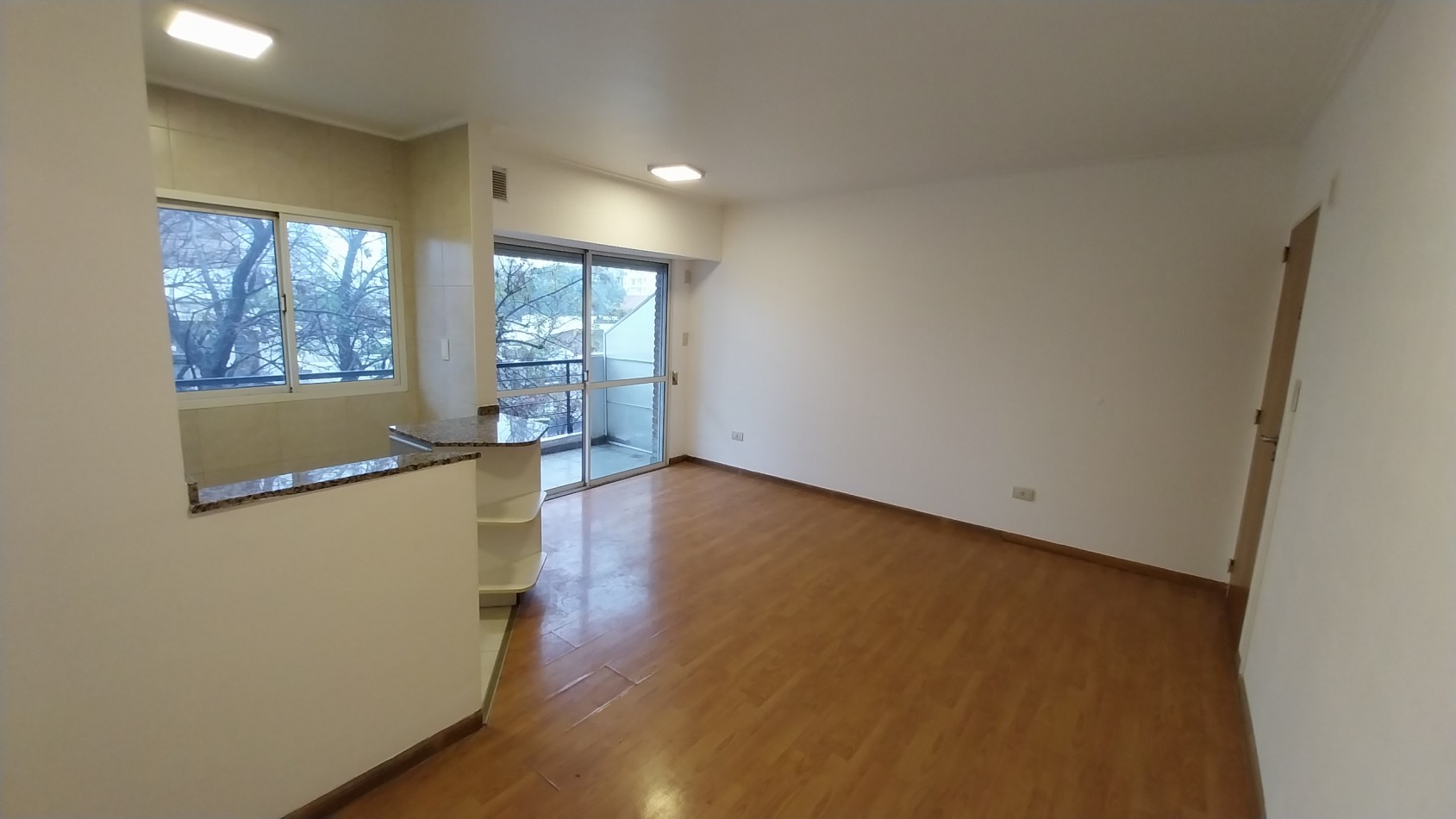 VENTA DEPARTAMENTO UN DORMITORIO CORRIENTES Y VIAMONTE PISO 3 AL FRENTE