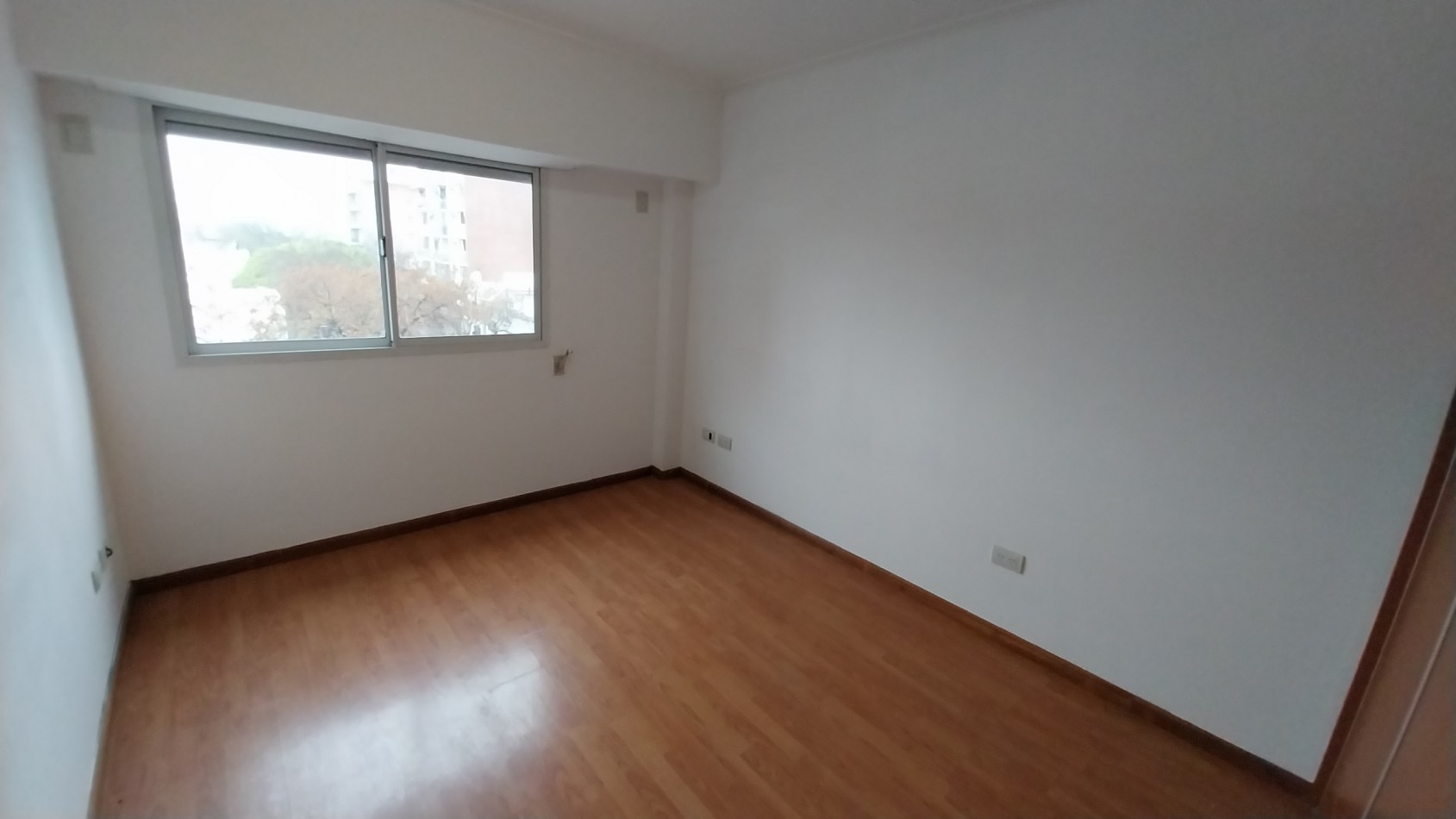VENTA DEPARTAMENTO UN DORMITORIO CORRIENTES Y VIAMONTE PISO 3 AL FRENTE