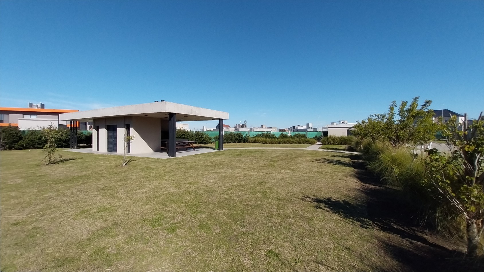 ALQUILER PERMANENTE CASA DOS DORMITORIOS PRECIO FIJO SIN AJUSTES  CONDOMINIOS DON MATEO BARRIO PRIVADO FUNES
