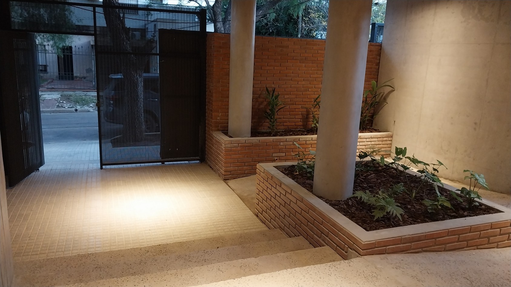 ALBERDI...VENTA DEPARTAMENTO DOS DORMITORIOS CON GRAN PATIO!!! ARTIGAS 200 