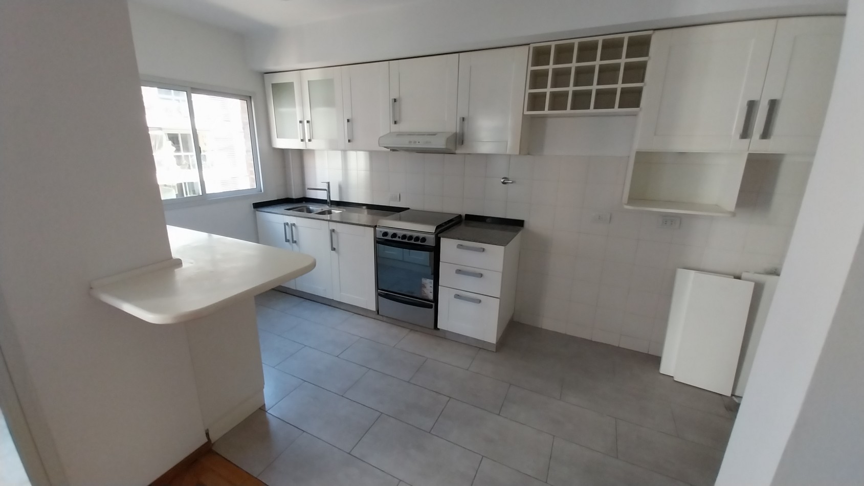 ZONA RIO! VENTA DEPARTAMENTO DOS DORMITORIOS CON COCHERA GUEMES Y MORENO