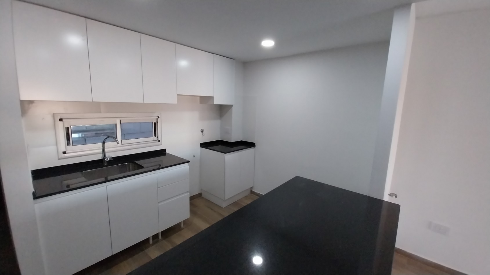 PICHINCHA! VENTA DEPARTAMENTO DOS DORMITORIOS CORDOBA Y SUIPACHA ESTRENAR