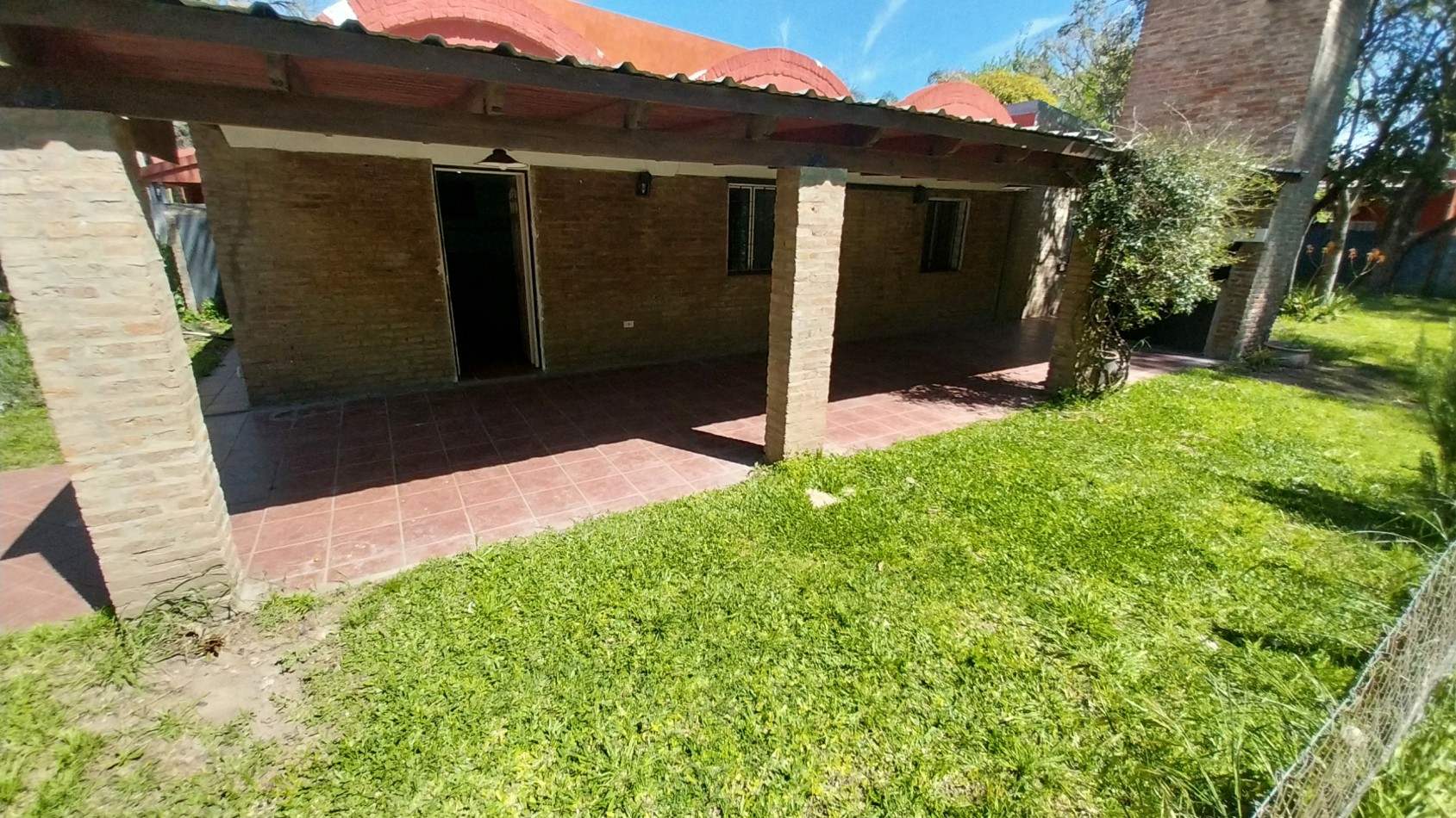 VENTA CASA TRES DORMITORIOS FUNES PARADA 16 LAS ACHIRAS ENTRE AMERICA Y SAN JOSE