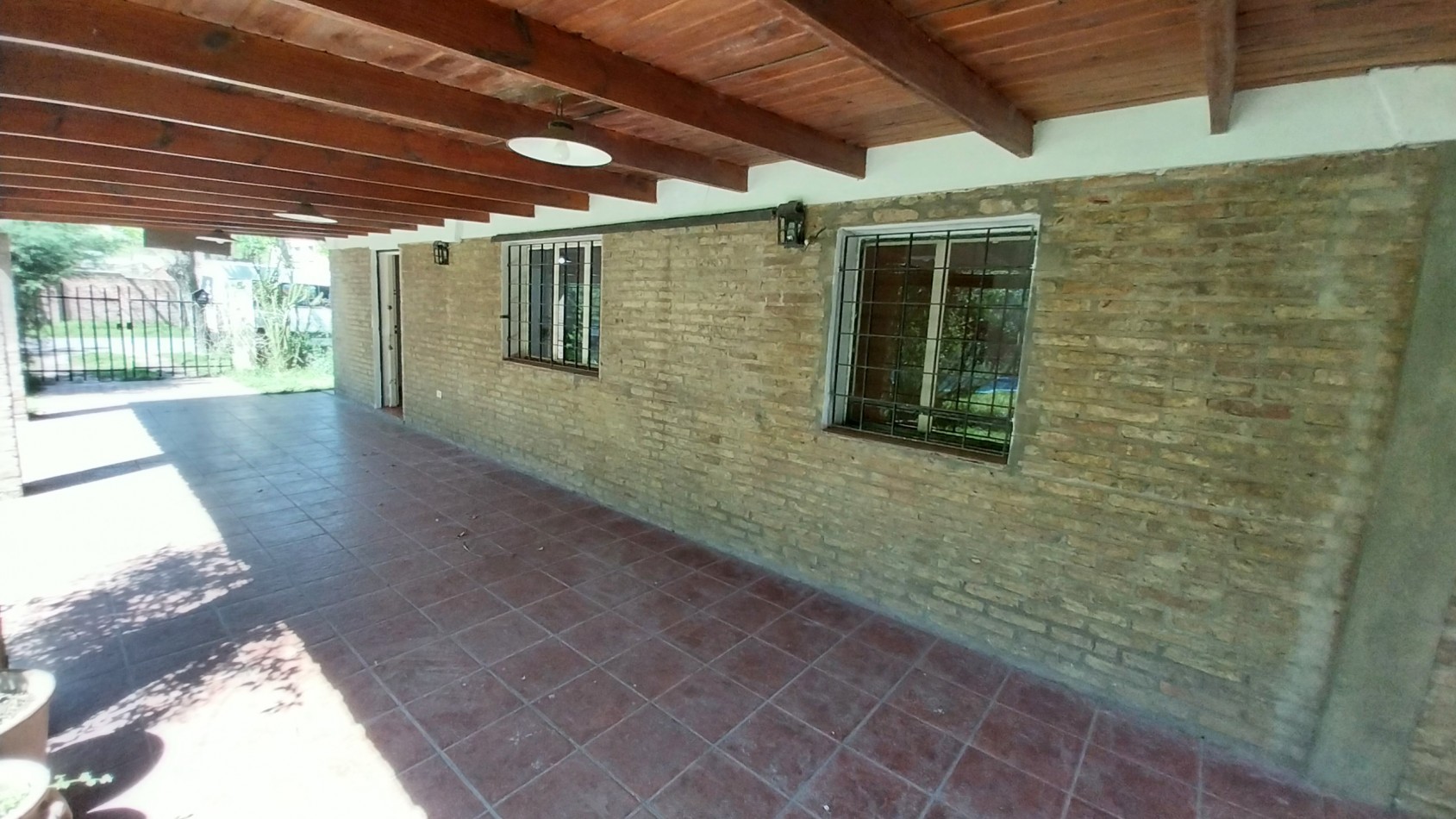 VENTA CASA TRES DORMITORIOS FUNES PARADA 16 LAS ACHIRAS ENTRE AMERICA Y SAN JOSE