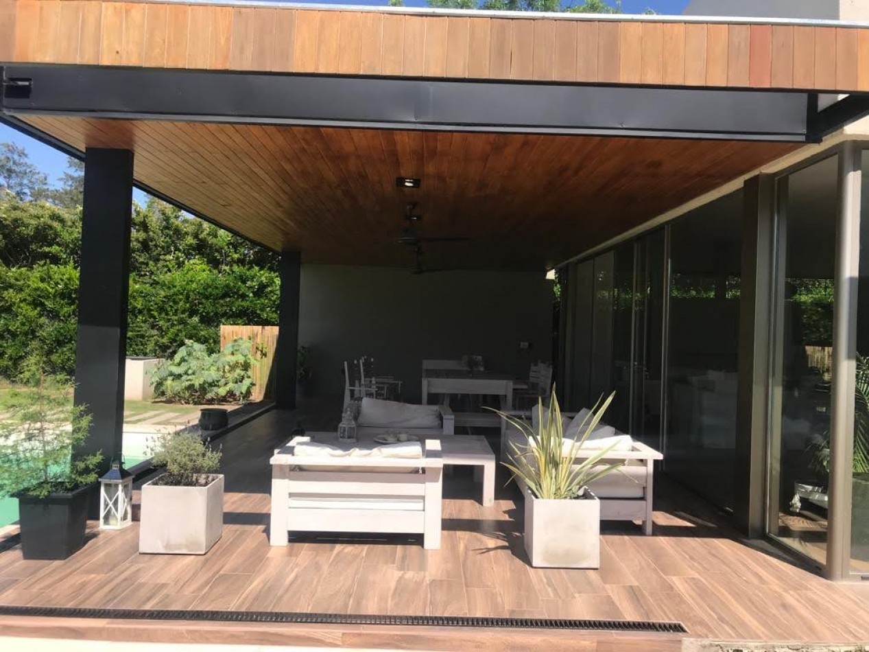 VENTA IMPORTANTE  CASA 4 DORMITORIOS EN ALDEA FISHERTON 