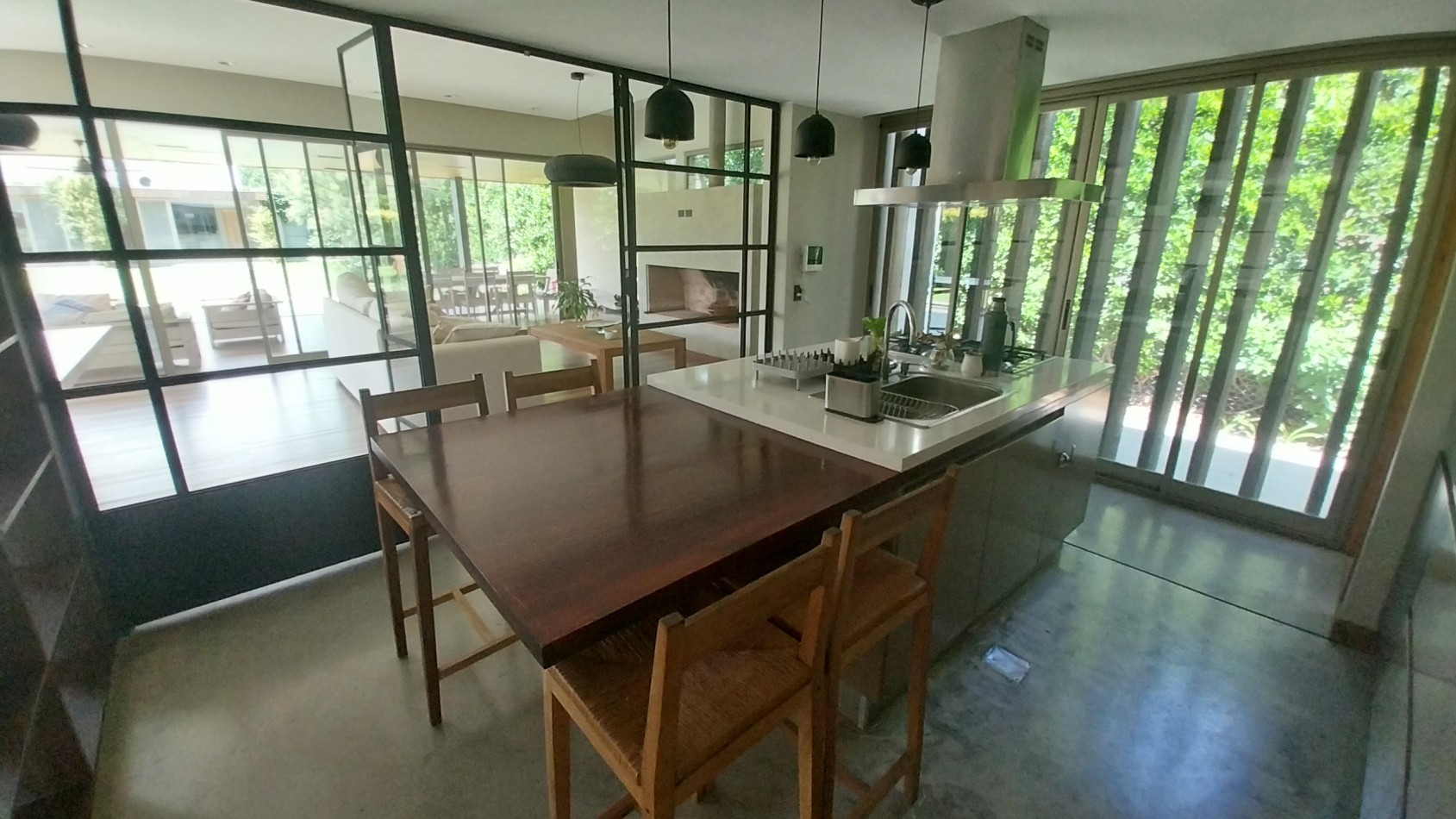 VENTA IMPORTANTE  CASA 4 DORMITORIOS EN ALDEA FISHERTON 