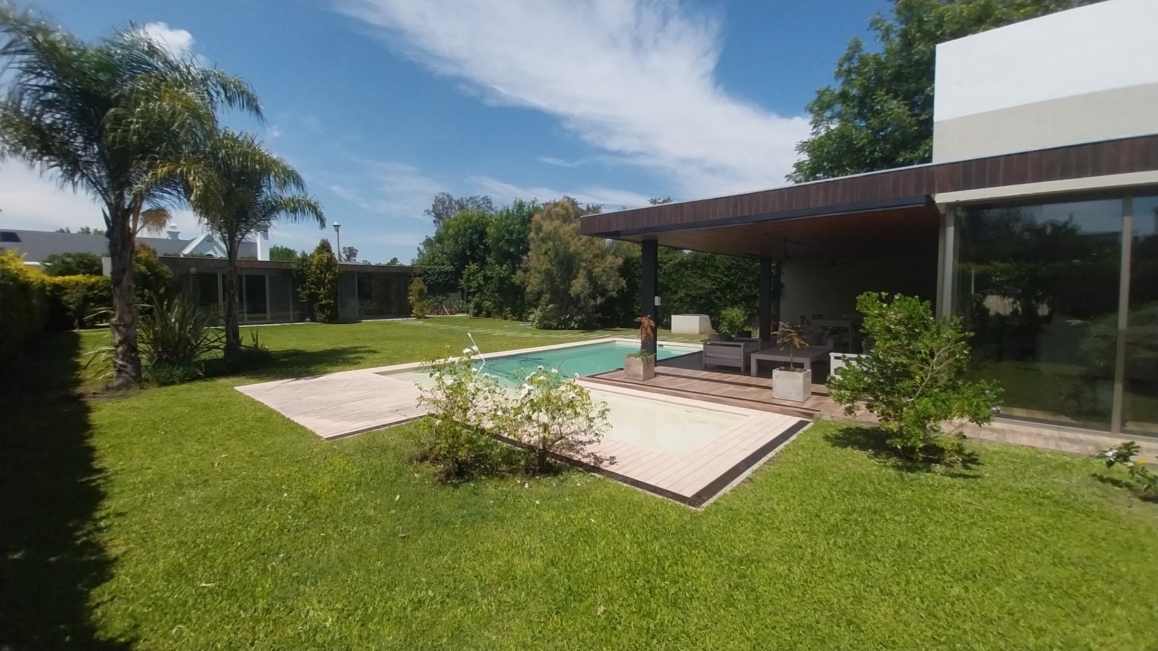 VENTA IMPORTANTE  CASA 4 DORMITORIOS EN ALDEA FISHERTON 