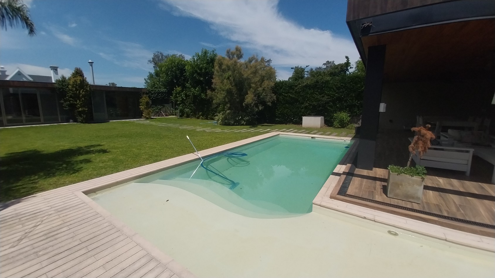 VENTA IMPORTANTE  CASA 4 DORMITORIOS EN ALDEA FISHERTON 