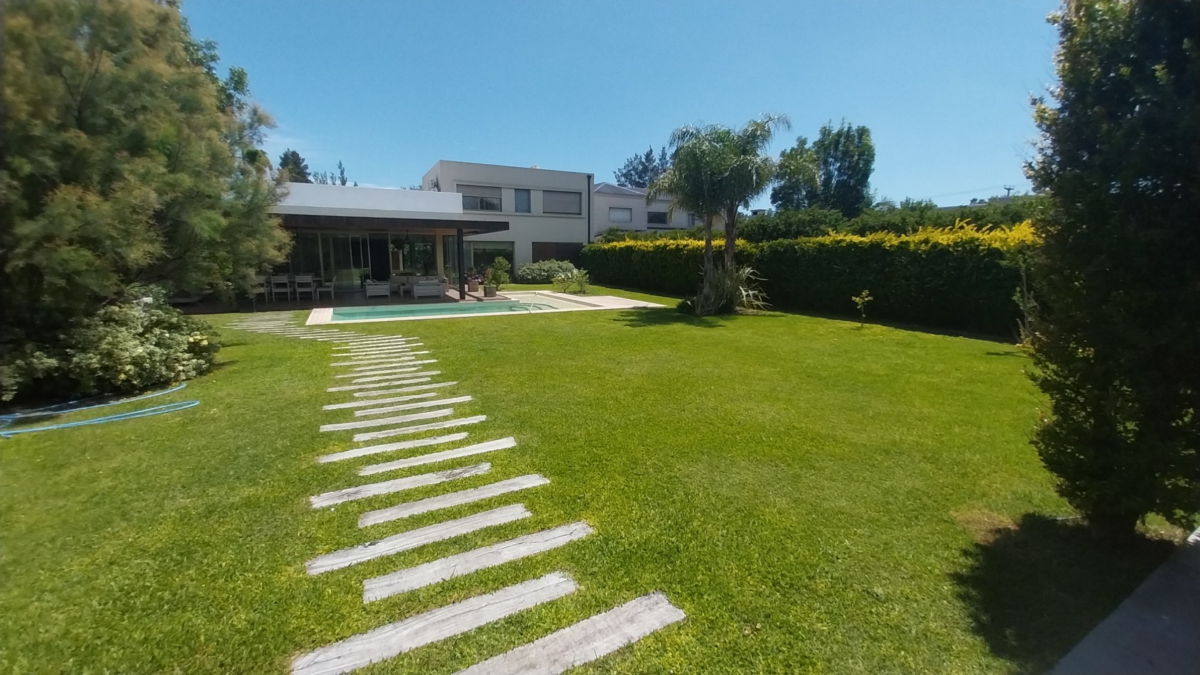 VENTA IMPORTANTE  CASA 4 DORMITORIOS EN ALDEA FISHERTON 