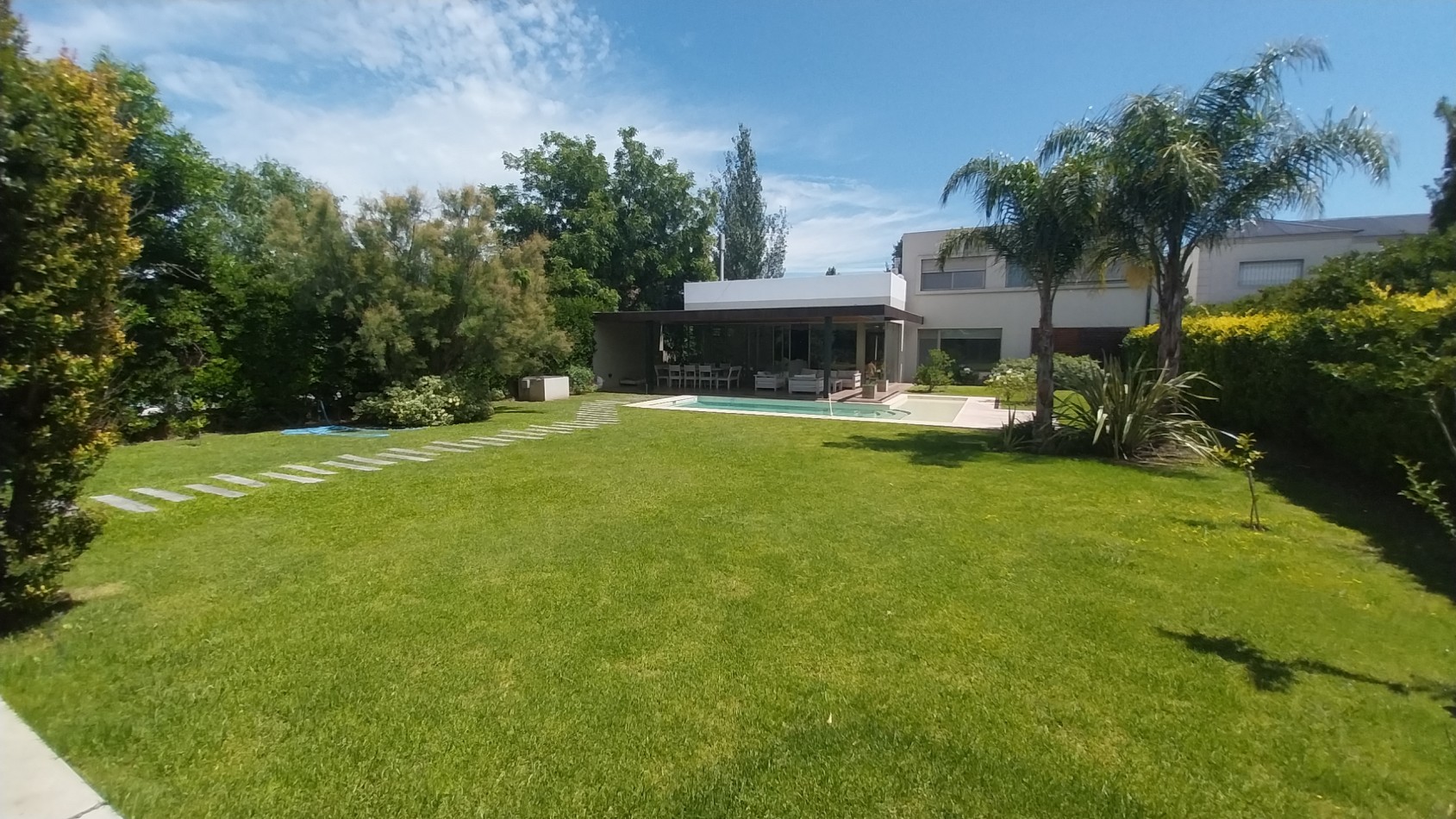 VENTA IMPORTANTE  CASA 4 DORMITORIOS EN ALDEA FISHERTON 