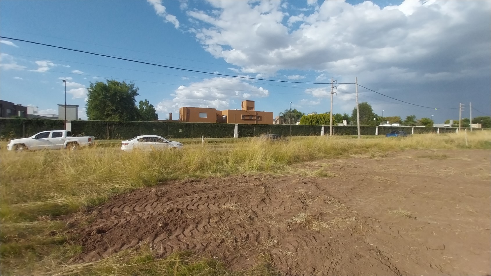 FUNES VENTA TERRENO  BARRIO ABIERTO LOS GIRASOLES AVENIDA FUERZA AEREA Y LOS GIRASOLES 