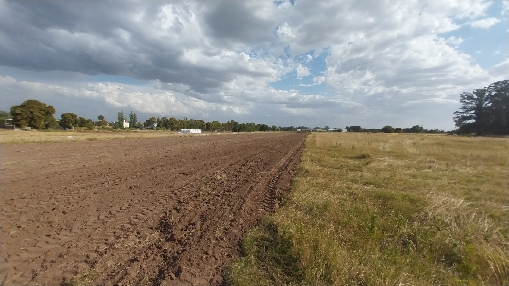 FUNES VENTA TERRENO BARRIO ABIERTO LOS GIRASOLES AVENIDA FUERZA AEREA Y LOS GIRASOLES
