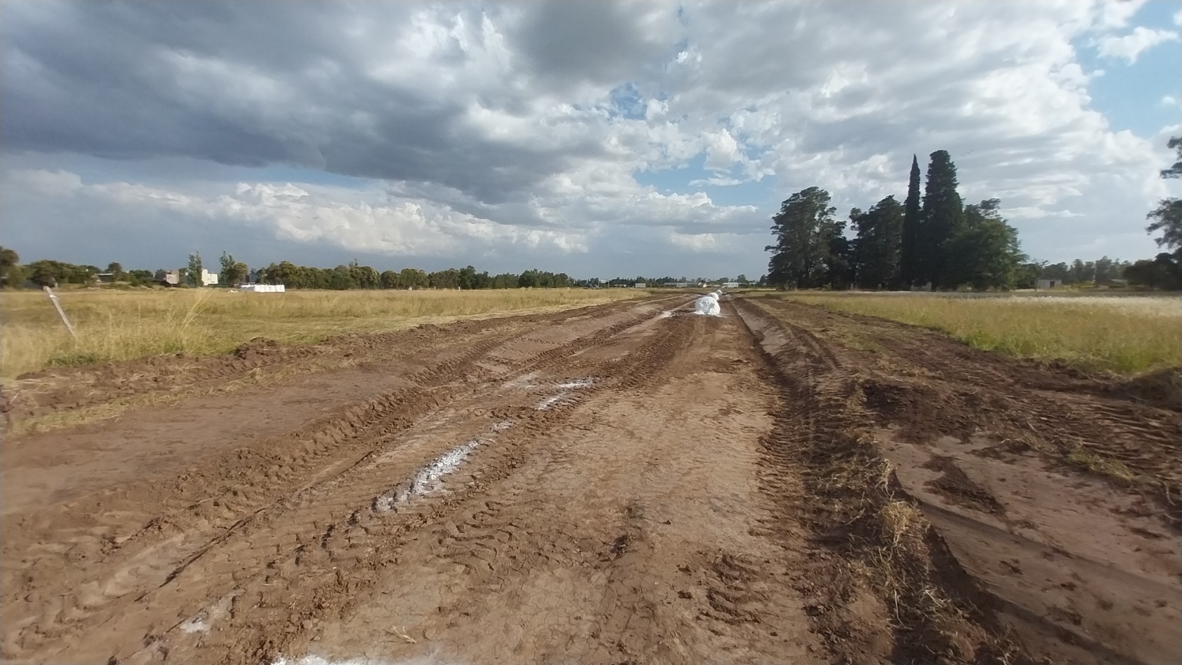 FUNES VENTA TERRENO USO COMERCIAL  Y DESARROLLO  ESQUINERO AVENIDA FUERZA AEREA Y LOS GIRASOLES 