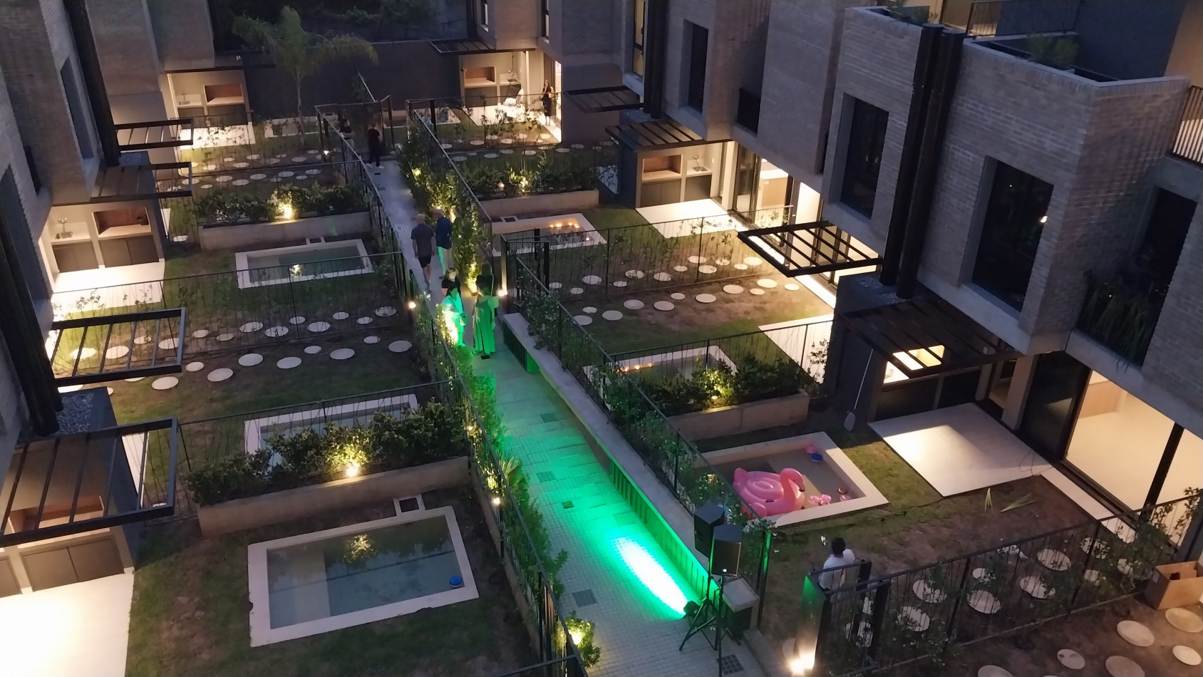 FISHERTON Venta Casa Tres Dormitorios Con Pileta Y Parrillero  Wilde y Tucuman  ESTRENAR