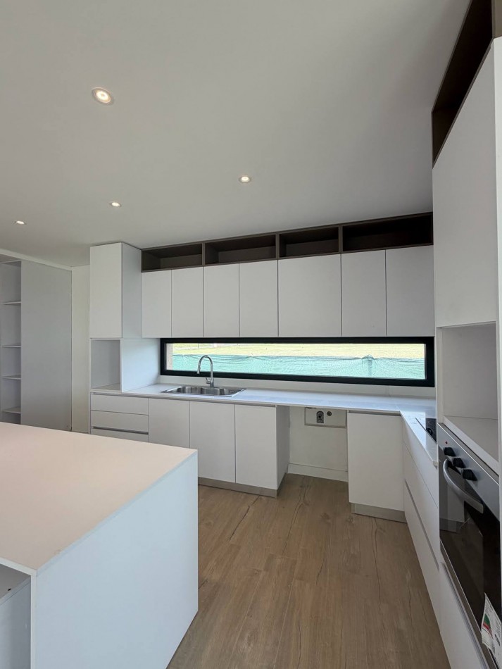 FISHERTON VENTA CASA TRES DORMITORIOS LOS PASOS DEL JOCKEY 4 BARRIO PRIVADO ENTREGA 50% SALDO 48 CUOTAS