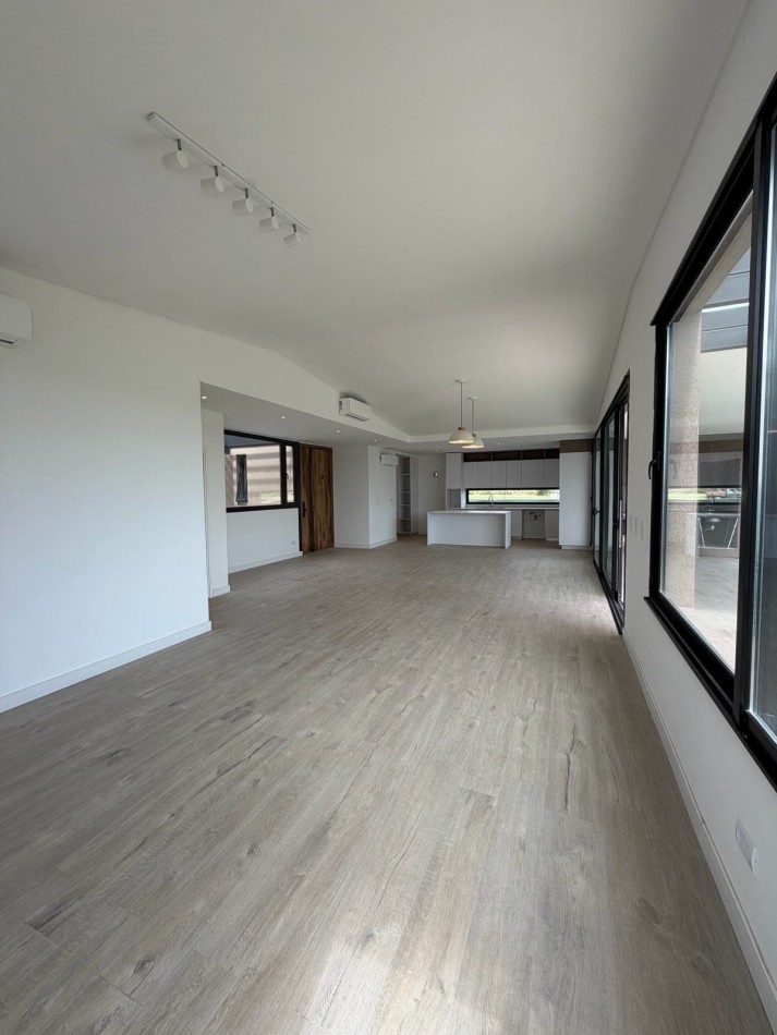 FISHERTON VENTA CASA TRES DORMITORIOS LOS PASOS DEL JOCKEY 4 BARRIO PRIVADO ENTREGA 50% SALDO 48 CUOTAS