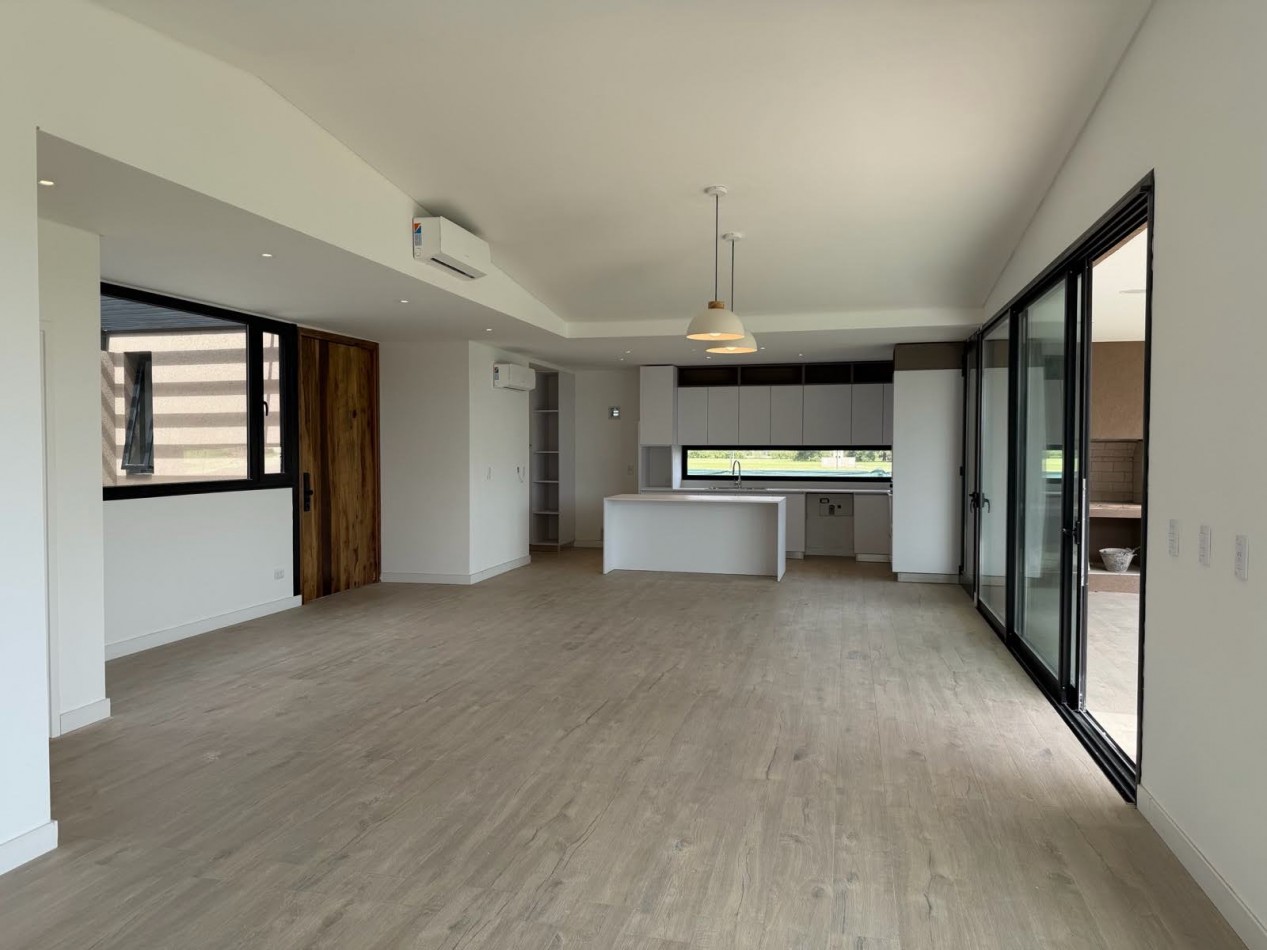 FISHERTON VENTA CASA TRES DORMITORIOS LOS PASOS DEL JOCKEY 4 BARRIO PRIVADO ENTREGA 50% SALDO 48 CUOTAS