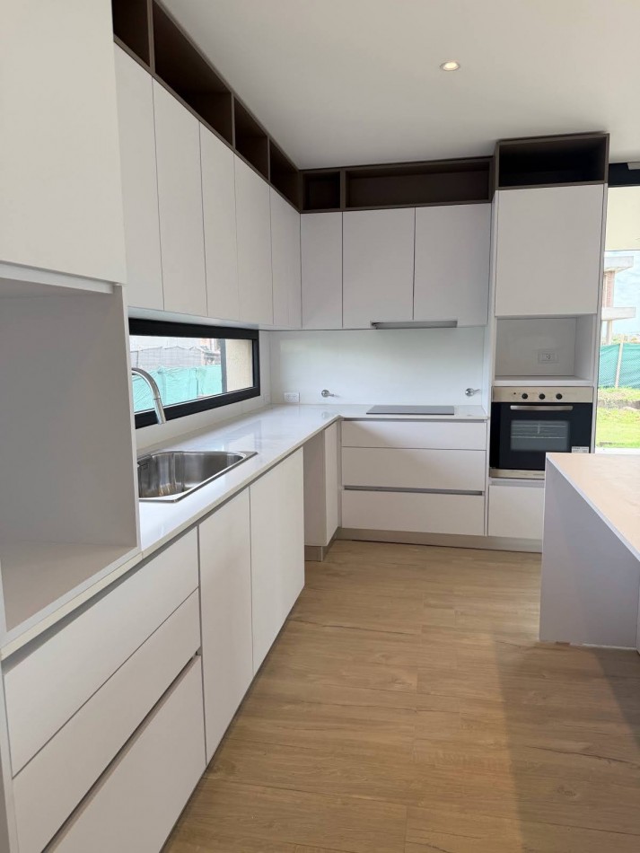 FISHERTON VENTA CASA TRES DORMITORIOS LOS PASOS DEL JOCKEY 4 BARRIO PRIVADO ENTREGA 50% SALDO 48 CUOTAS