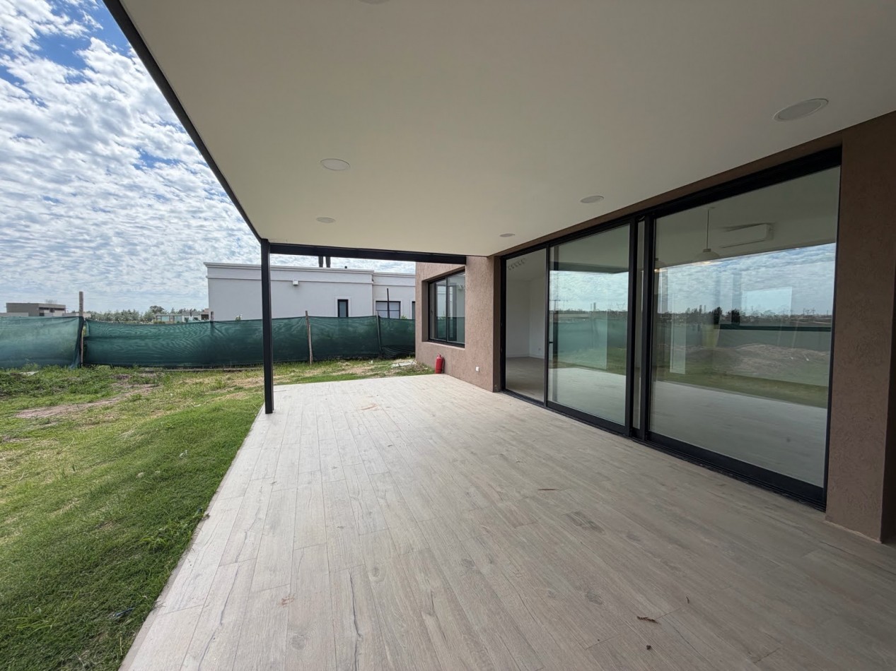 FISHERTON VENTA CASA TRES DORMITORIOS LOS PASOS DEL JOCKEY 4 BARRIO PRIVADO ENTREGA 50% SALDO 48 CUOTAS