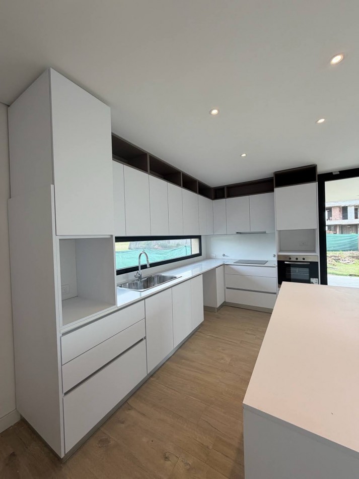 FISHERTON VENTA CASA TRES DORMITORIOS LOS PASOS DEL JOCKEY 4 BARRIO PRIVADO ENTREGA 50% SALDO 48 CUOTAS