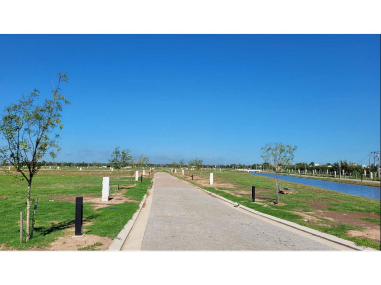 FUNES VENTA  TERRENO AGUADAS LAKE !