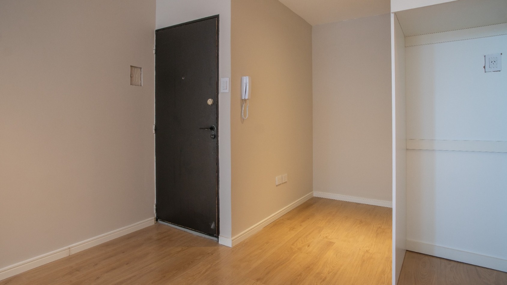 ZONA CENTRO RIO  VENTA DEPARTAMENTO TRES DORMITORIOS FRENTE  EN ITALIA AL 600