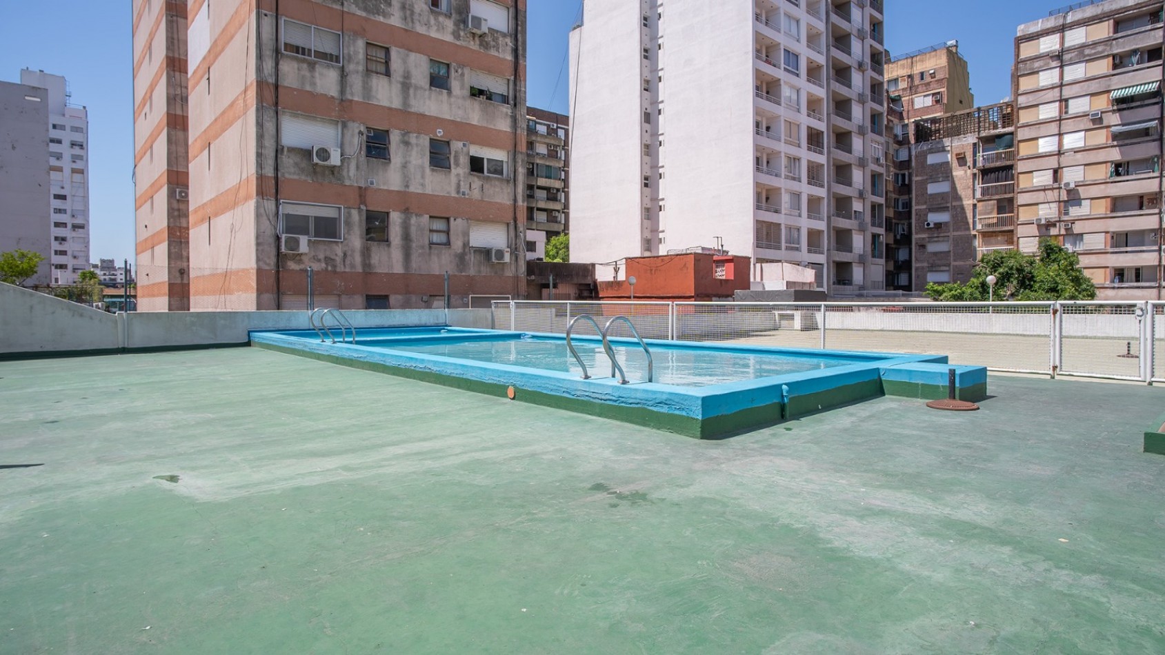 ZONA CENTRO RIO  VENTA DEPARTAMENTO TRES DORMITORIOS FRENTE  EN ITALIA AL 600