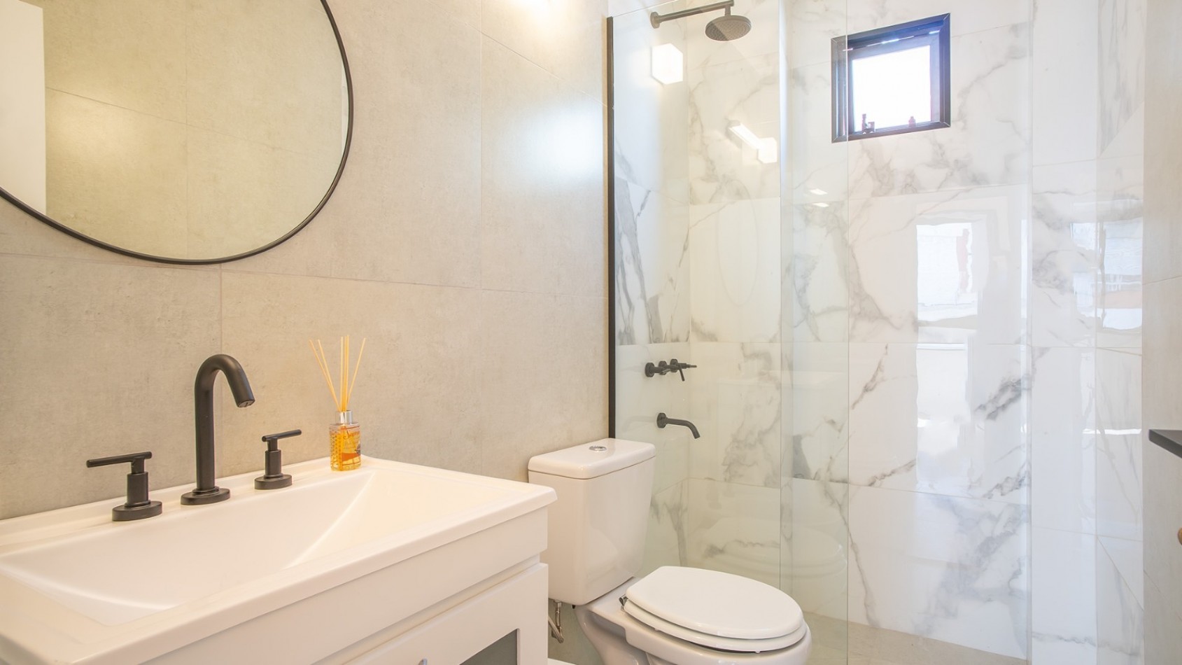 ZONA CENTRO RIO  VENTA DEPARTAMENTO TRES DORMITORIOS FRENTE  EN ITALIA AL 600