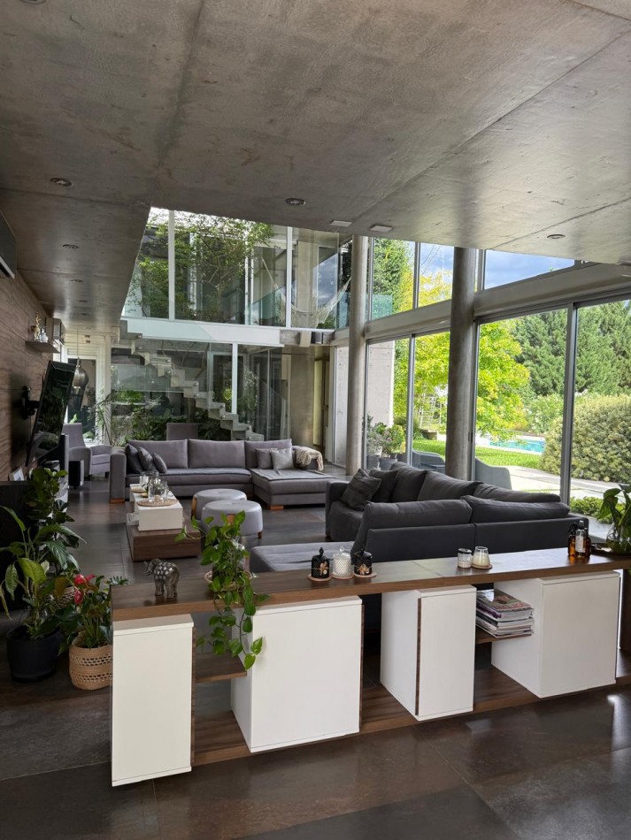 KENTUCKY CLUB DE CAMPO VENTA CASA CUATRO DORMITORIOS