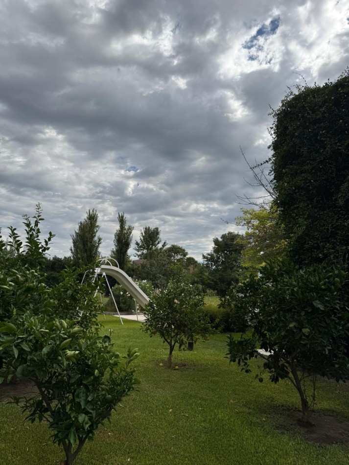 KENTUCKY CLUB DE CAMPO VENTA CASA CUATRO DORMITORIOS