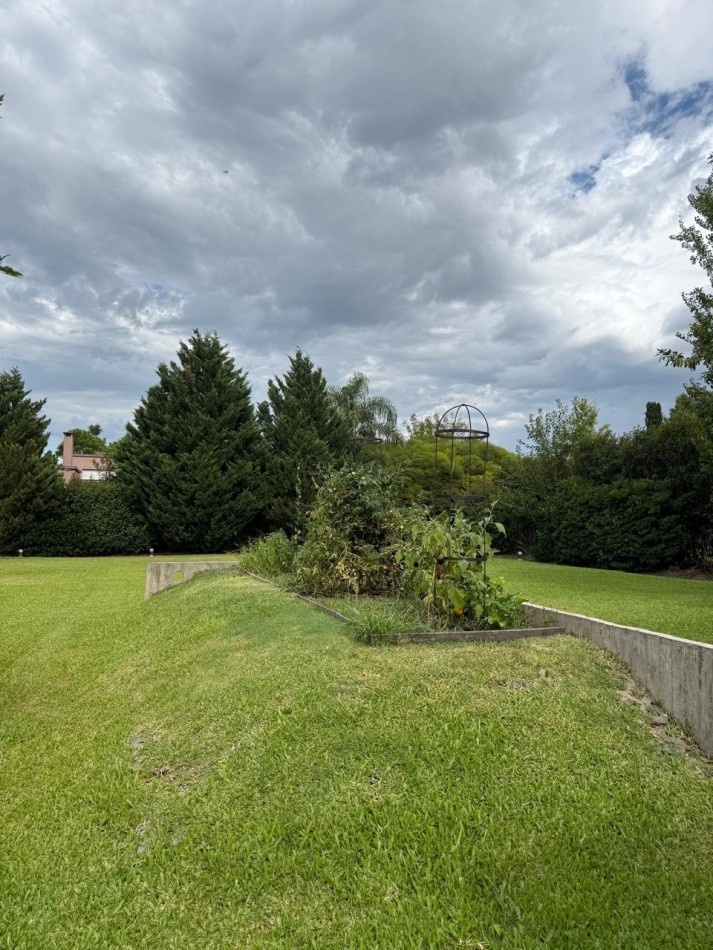 KENTUCKY CLUB DE CAMPO VENTA CASA CUATRO DORMITORIOS