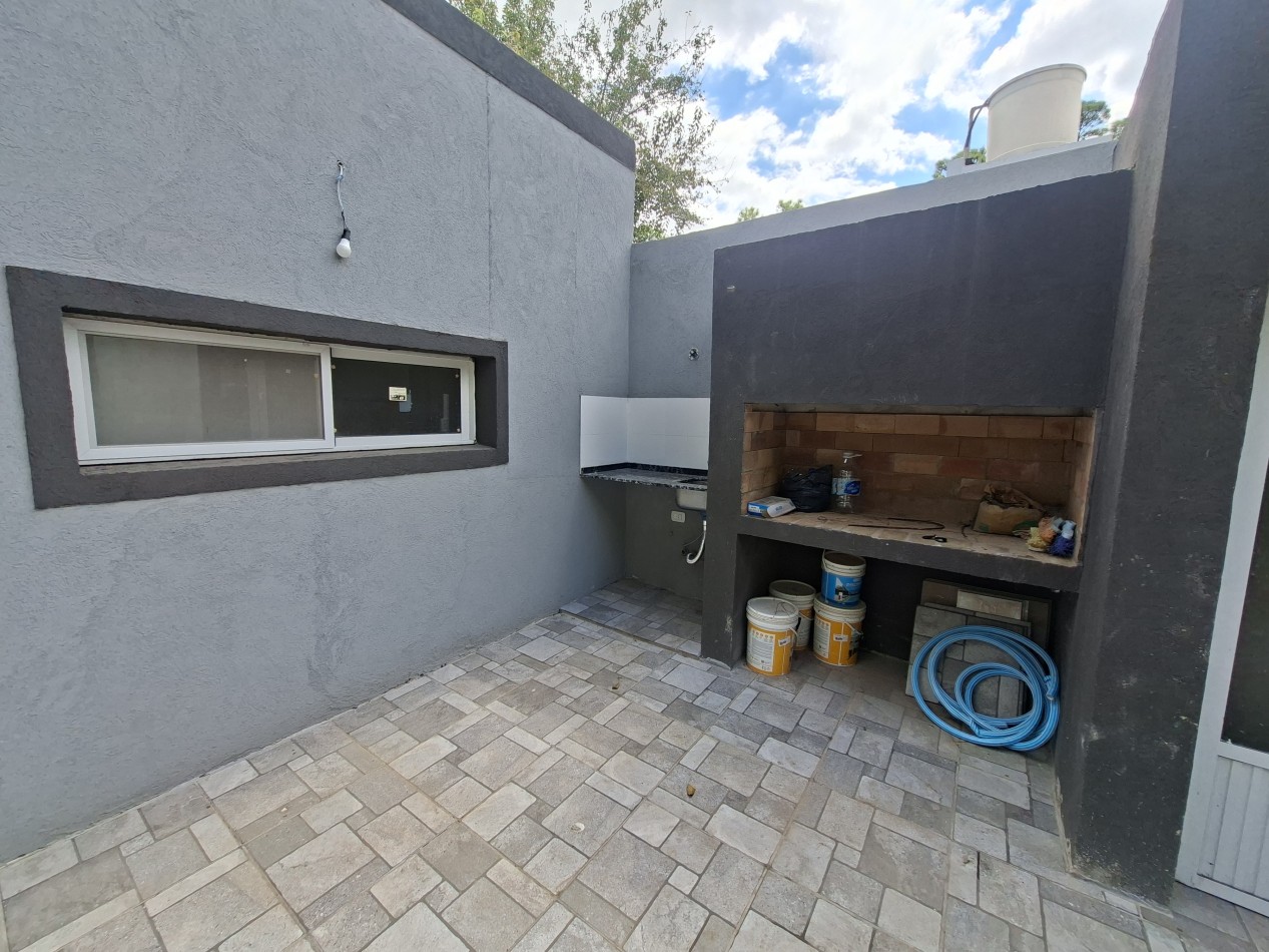 FUNES ROLDAN VENTA CASA DOS DORMITORIOS CALLE SAN SEBASTIAN AL 500 ESTRENAR