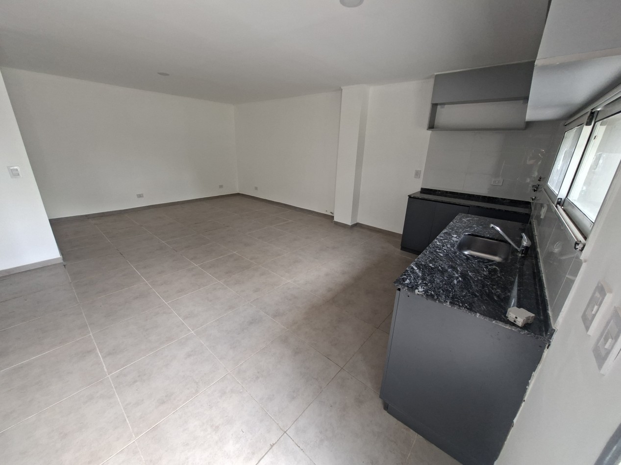 FUNES ROLDAN VENTA CASA DOS DORMITORIOS CALLE SAN SEBASTIAN AL 500 ESTRENAR