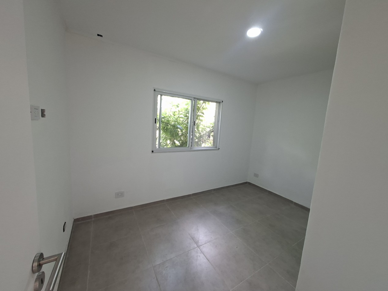 FUNES ROLDAN VENTA CASA DOS DORMITORIOS CALLE SAN SEBASTIAN AL 500 ESTRENAR