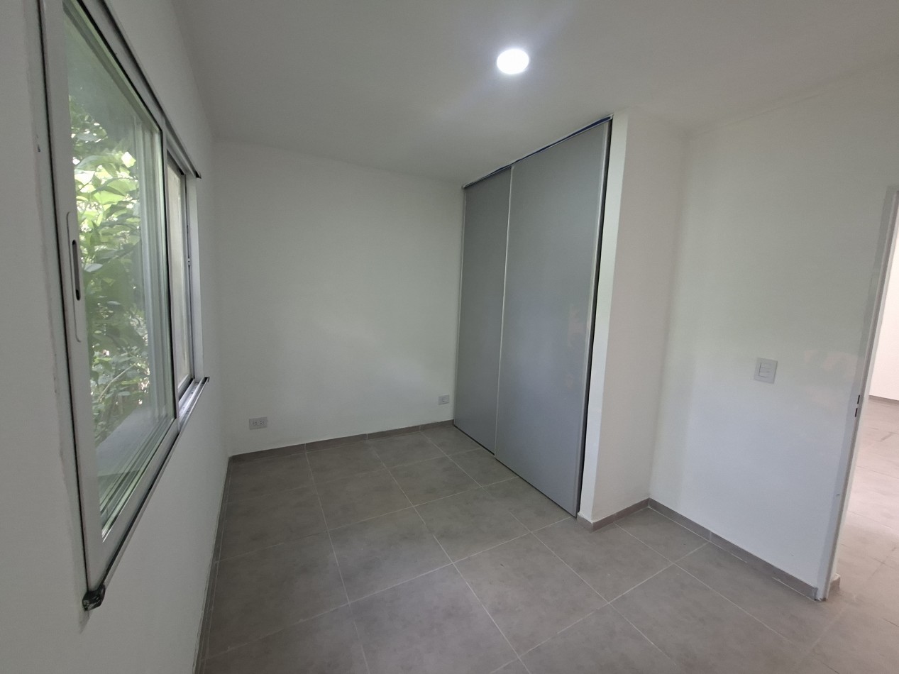 FUNES ROLDAN VENTA CASA DOS DORMITORIOS CALLE SAN SEBASTIAN AL 500 ESTRENAR