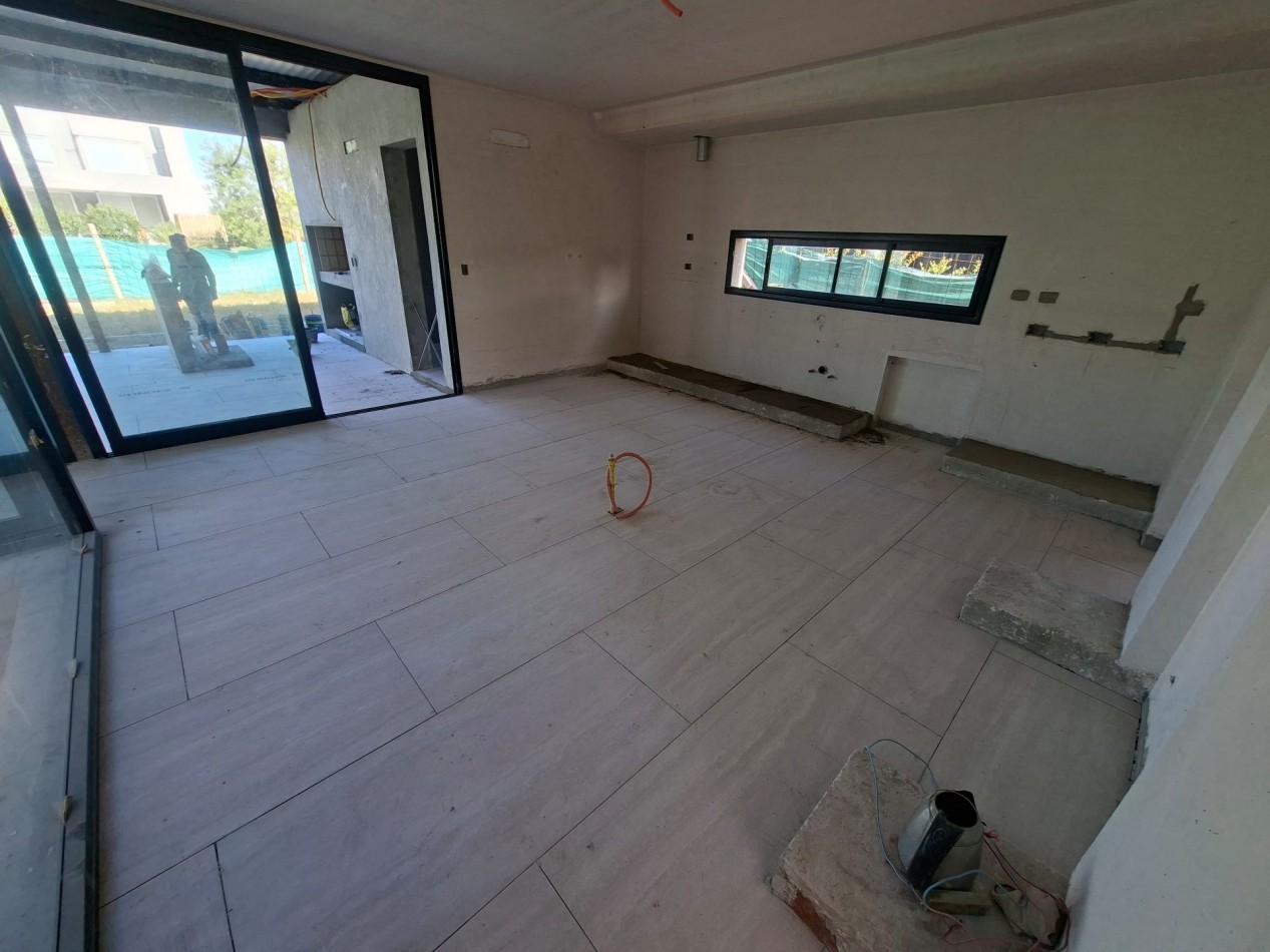 VIDA BARRIO PRIVADO VENTA CASA TRES DORMITORIOS Y ESCRITORIO A ESTRENAR ENTREGA AGOSTO 2026