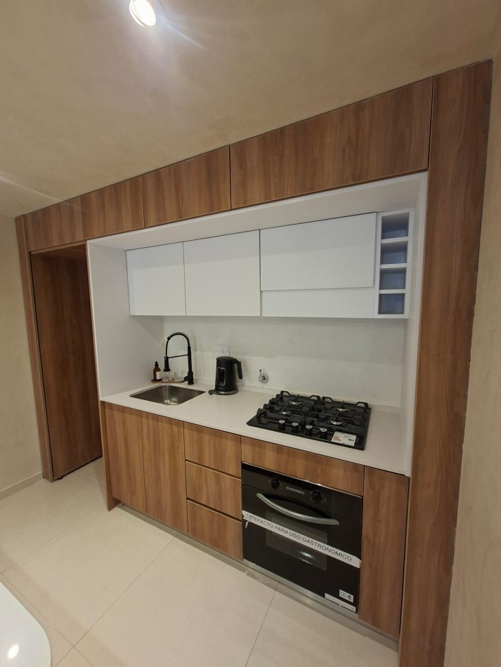 Venta Departamento Dos Dormitorios Primer Piso Con Patio, Pileta Y Parrillero De Uso Exclusivo Entre Rios y Tucuman 