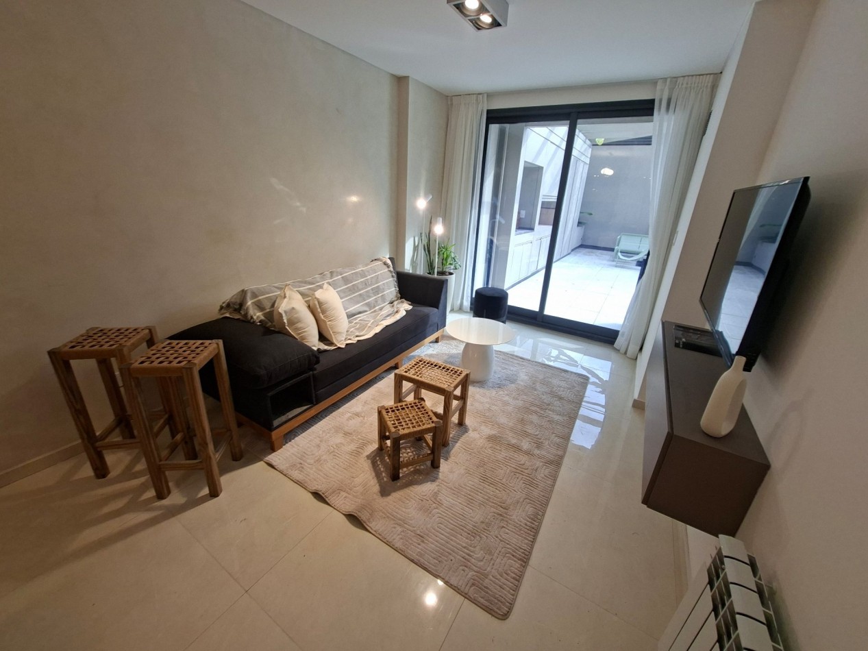 Venta Departamento Dos Dormitorios Primer Piso Con Patio, Pileta Y Parrillero De Uso Exclusivo Entre Rios y Tucuman 