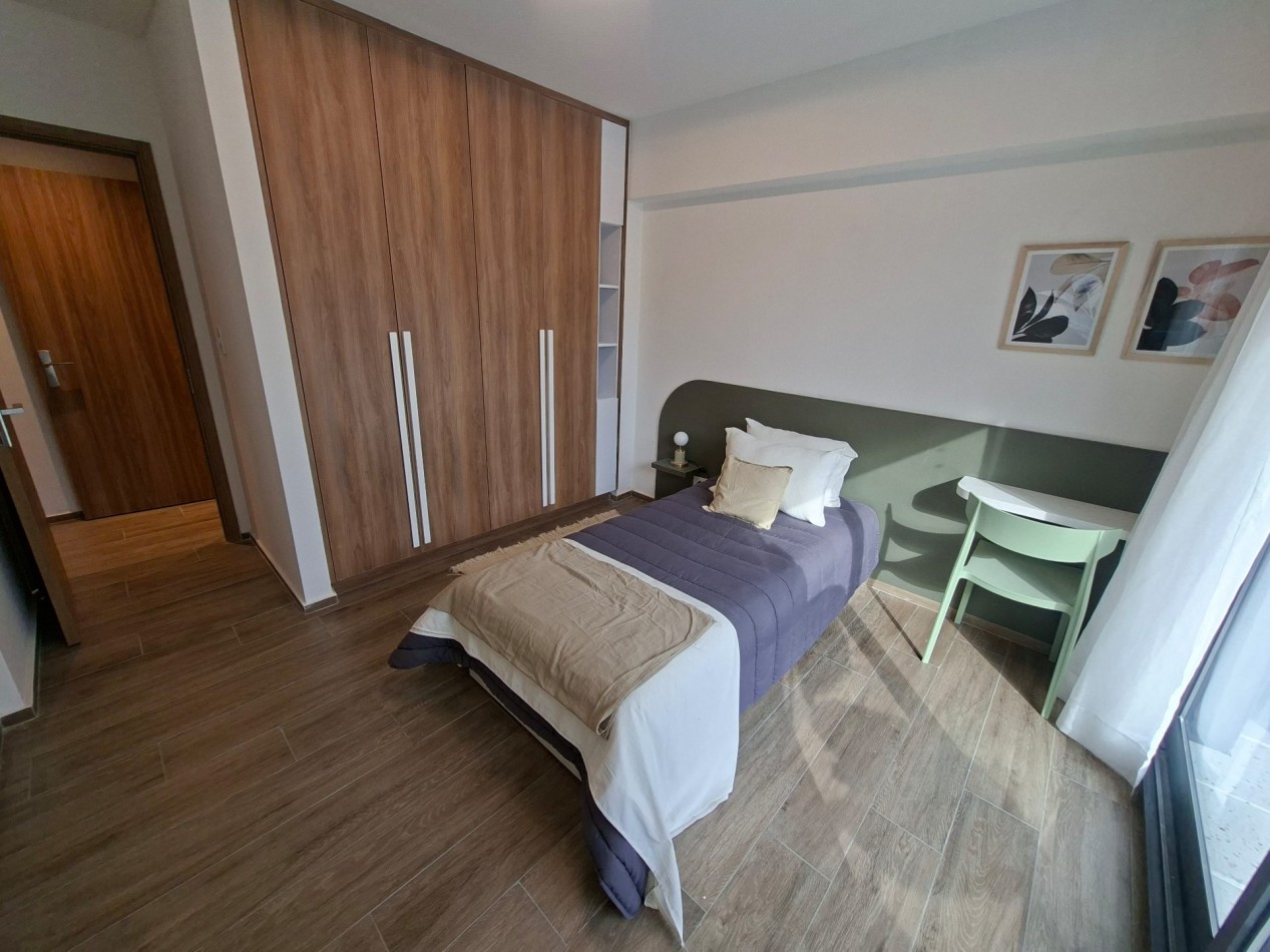 Venta Departamento Dos Dormitorios Primer Piso Con Patio, Pileta Y Parrillero De Uso Exclusivo Entre Rios y Tucuman 