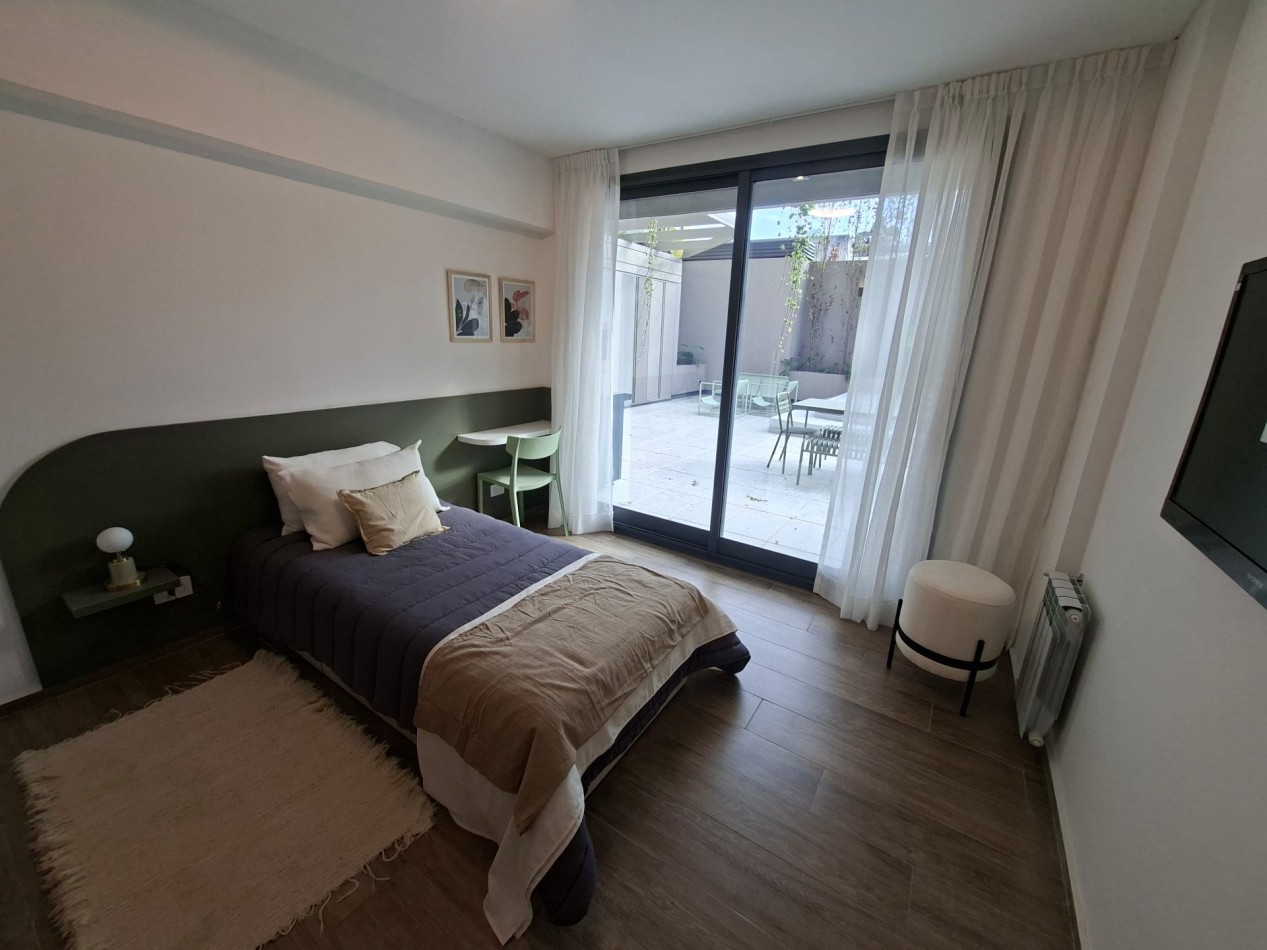 Venta Departamento Dos Dormitorios Primer Piso Con Patio, Pileta Y Parrillero De Uso Exclusivo Entre Rios y Tucuman 