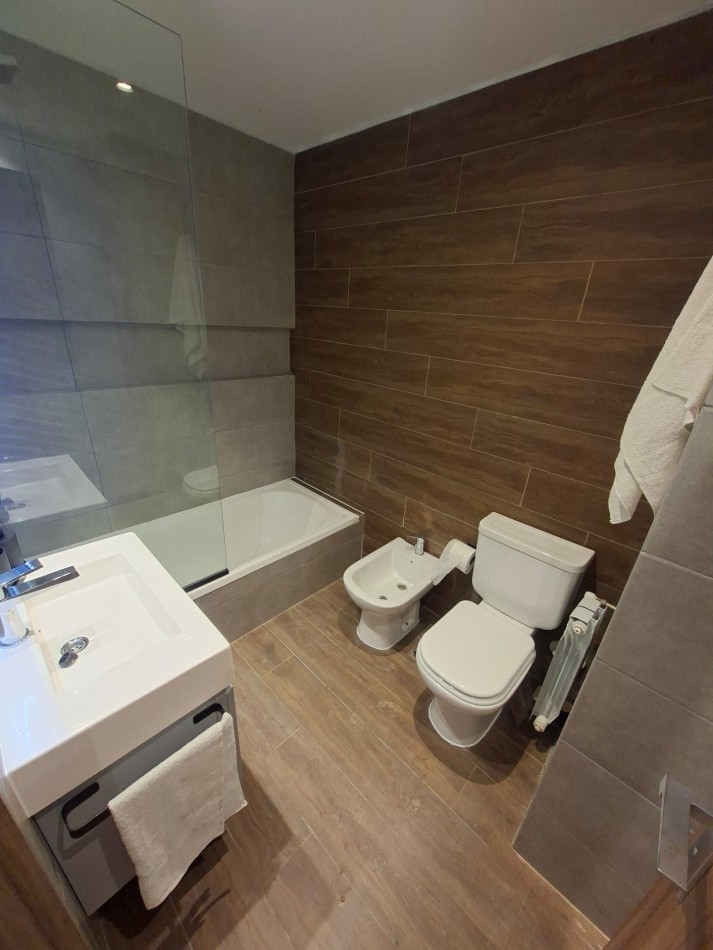 Venta Departamento Dos Dormitorios Primer Piso Con Patio, Pileta Y Parrillero De Uso Exclusivo Entre Rios y Tucuman 