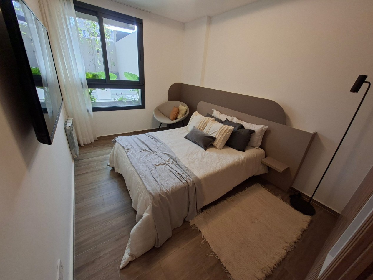 Venta Departamento Dos Dormitorios Primer Piso Con Patio, Pileta Y Parrillero De Uso Exclusivo Entre Rios y Tucuman 