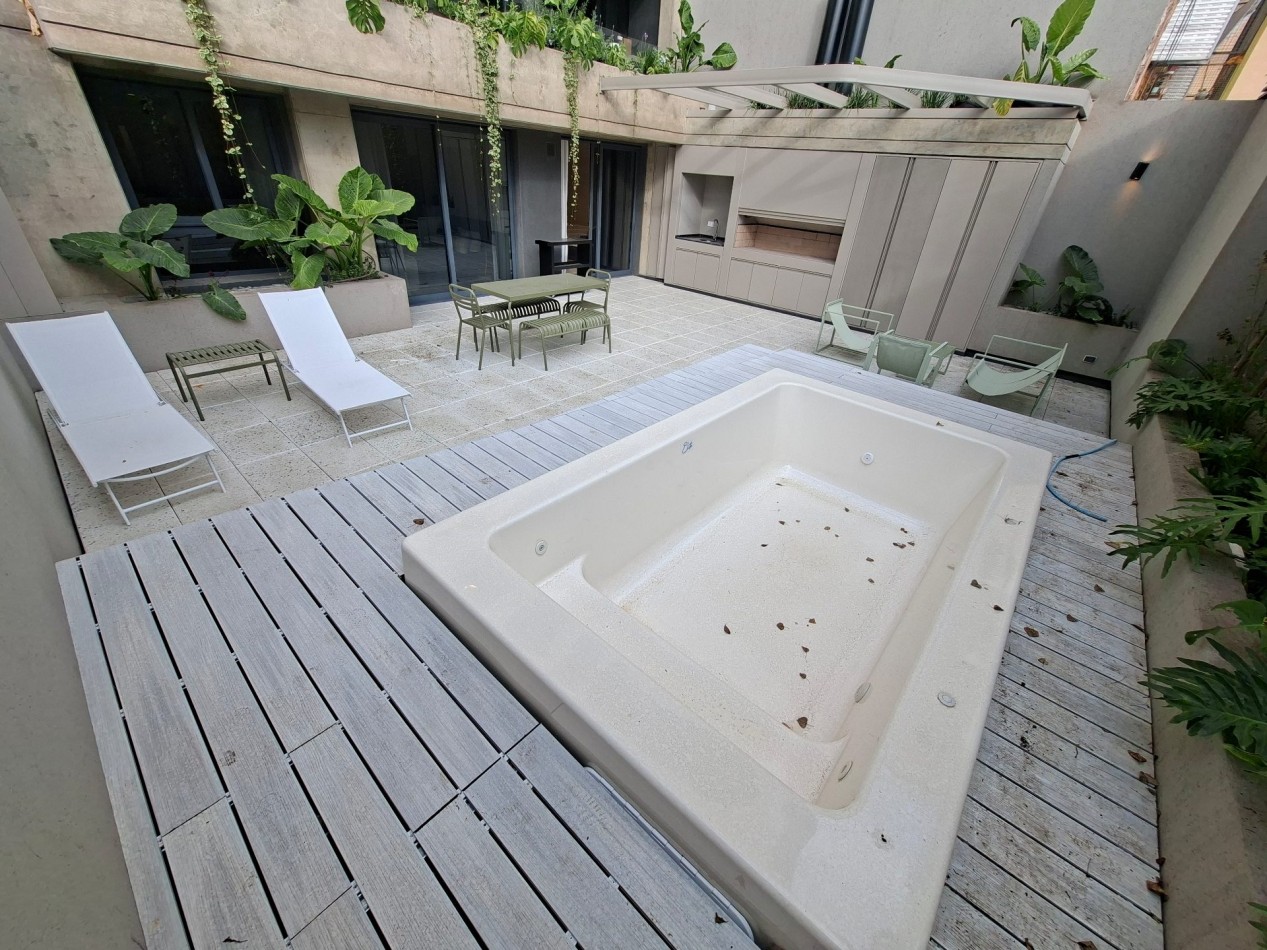 Venta Departamento Dos Dormitorios Primer Piso Con Patio, Pileta Y Parrillero De Uso Exclusivo Entre Rios y Tucuman 