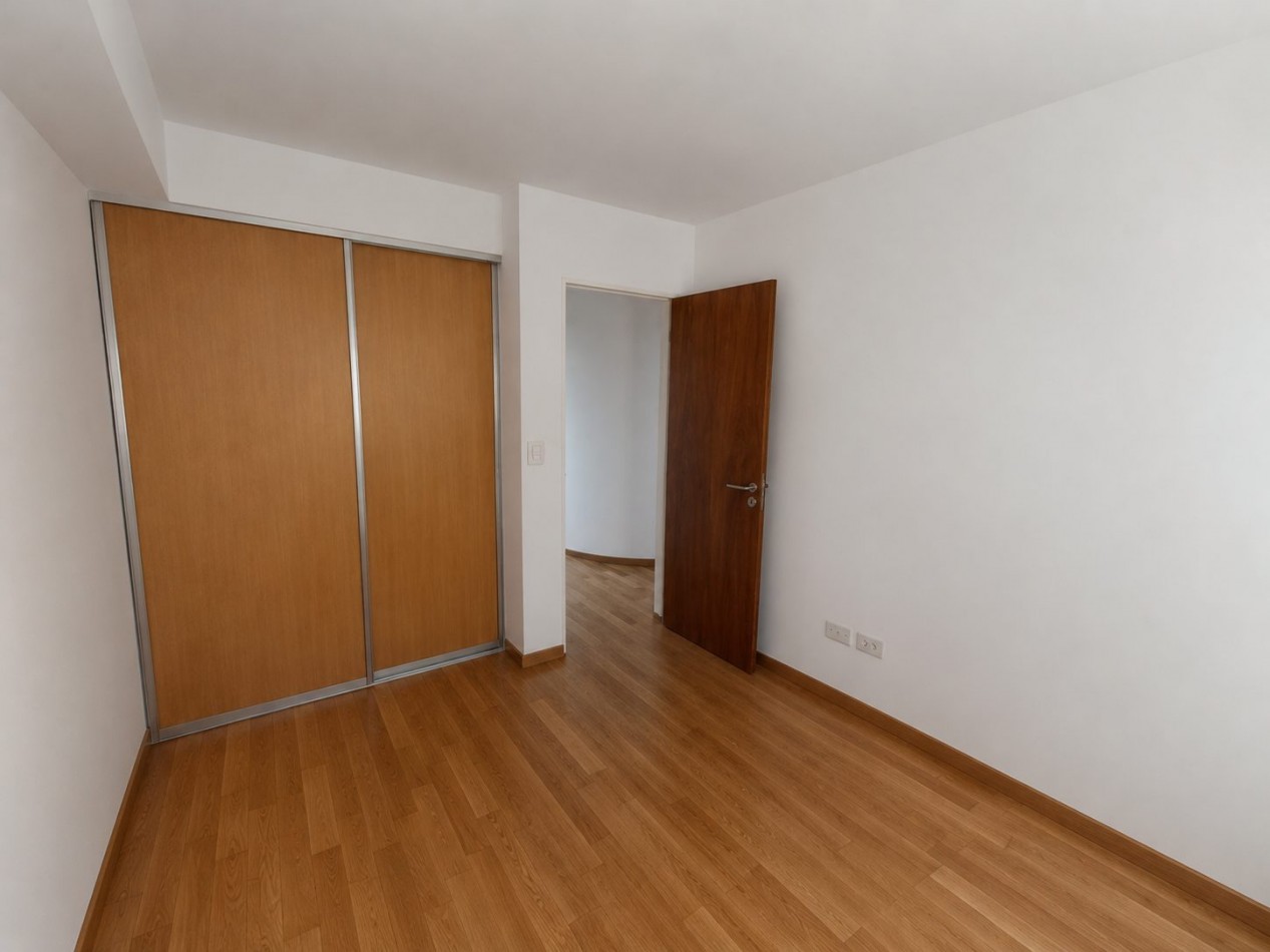 BARRIO MARTIN VENTA DEPARTAMENTO DOS DORMITORIOS/COCHERA ALEM Y SAN JUAN IMPECABE