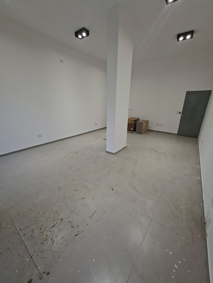 PICHINCHA /ECHESORTU VENTA LOCAL/ OFICINA/ CONSULTORIO Y 5 COCHERAS VERAMUJICA Y CORDOBA